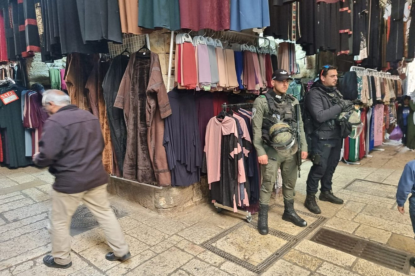 Police stand guard in Jerusalem's Old City. Credit: Israel Police Spokesperson's Unit.