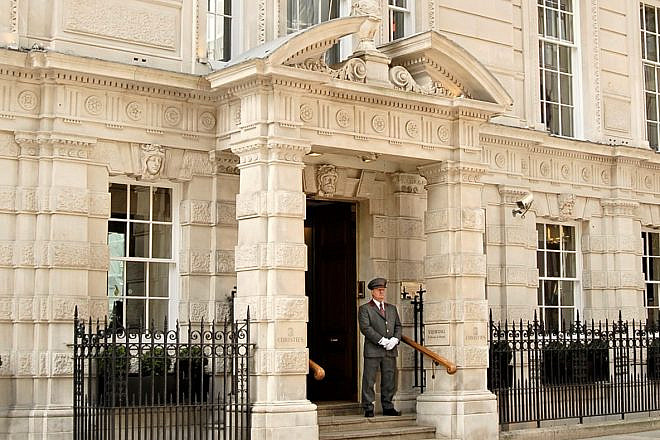 Christie’s auction house on King Street in London. Credit: Christies1766 via Wikimedia Commons.
