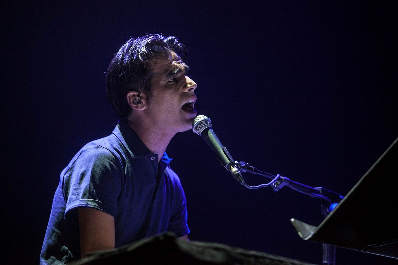 Israeli singer Aviv Geffen performing at the Jerusalem Theater, June 3, 2012. Photo: Uri Lenz/Flash90.