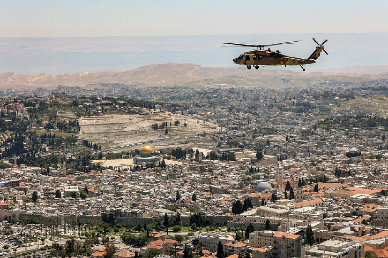 An Israeli Air Force Sikorsky UH-60 Black Hawk seen over the Old City of Jerusalem, during Israel's 75th Independence Day, April 26, 2023. Photo by Flash90.