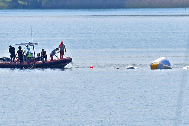 The search and rescue operation following the overturning of a tourist boat on Italy's Lake Maggiore, May 29, 2023. Source: Twitter.