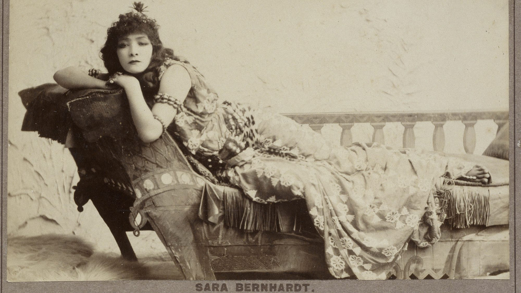 Photo of Sarah Bernhardt as Cleopatra by Napoléon Sarony (1891). Credit: Musée d'Orsay, Paris, ©RMN-Grand Palais/Hervé Lewandowski.