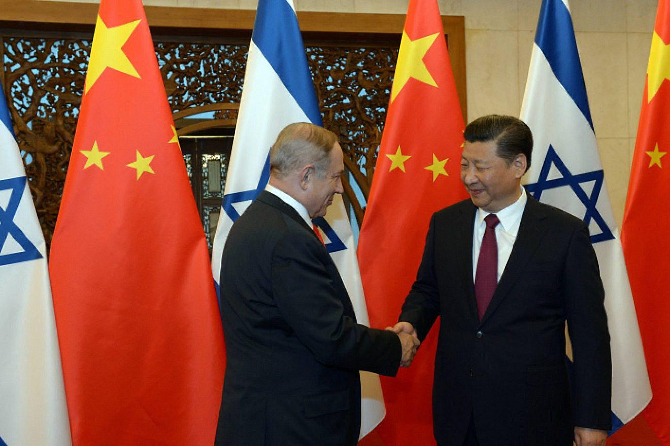 Israeli Prime Minister Benjamin Netanyahu with Chinese President Xi Jinping in Beijing, March 21, 2017. Photo by Haim Zach/GPO.