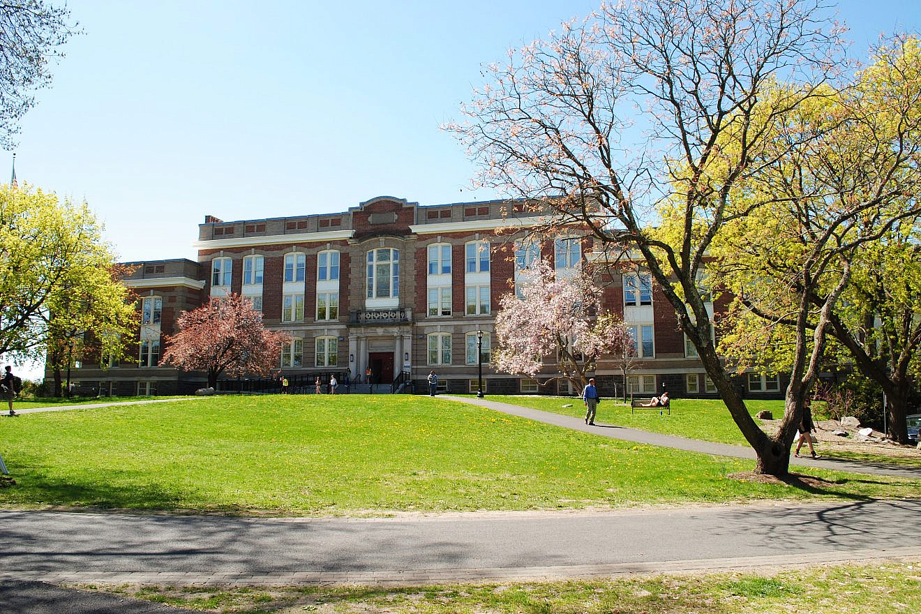 The campus of SUNY New Paltz in New Paltz, N.Y. Credit: crz4mets2 via Wikimedia Commons.