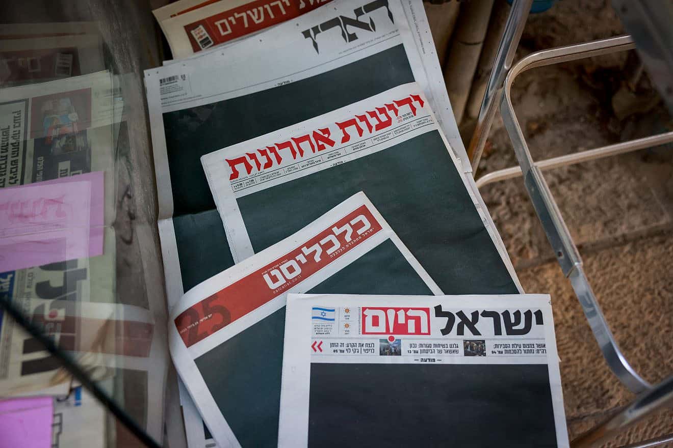 Headlines and black front pages of Israeli newspapers a day after the government passed a law abolishing the “reasonableness standard.” Photo by Chaim Goldbeg/Flash90.