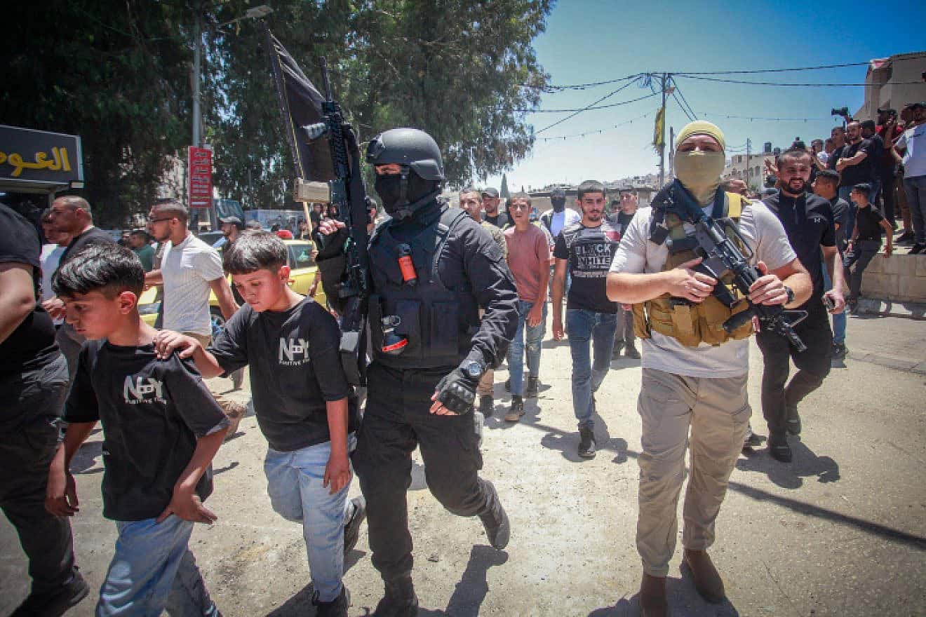 Palastinan gunmen and civilians attend the funeral of terrorists killed during an Israeli military operation in Jenin, on July 5, 2023. Photo by Nasser Ishtayeh/Flash90.