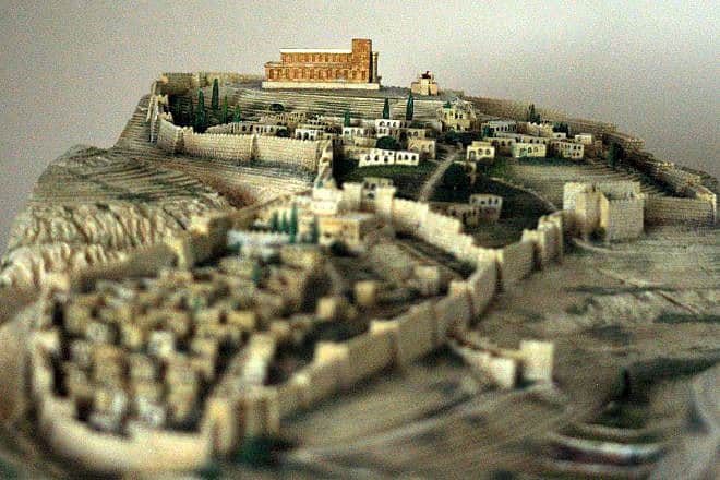 Modern-day reconstruction of Jerusalem during the 10th century BCE based on a model from the City of David, part of the Jerusalem Walls National Park. Credit: Yoni Shifrah via Wikimedia Commons.