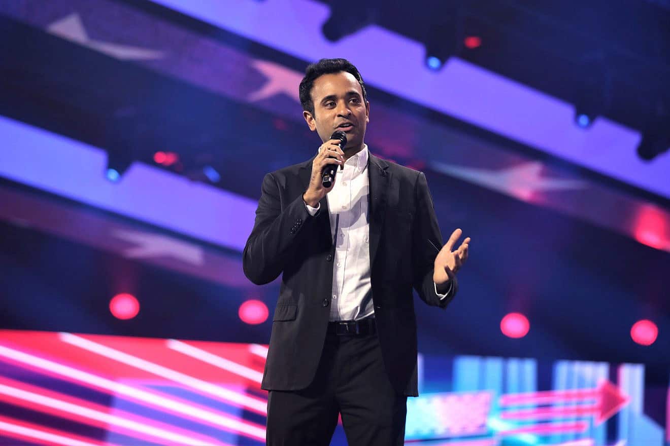 U.S. entrepreneur Vivek Ramaswamy speaks with attendees at the 2022 AmericaFest at the Phoenix Convention Center in Arizona, Dec. 19, 2022. Photo by Gage Skidmore via Wikimedia Commons.