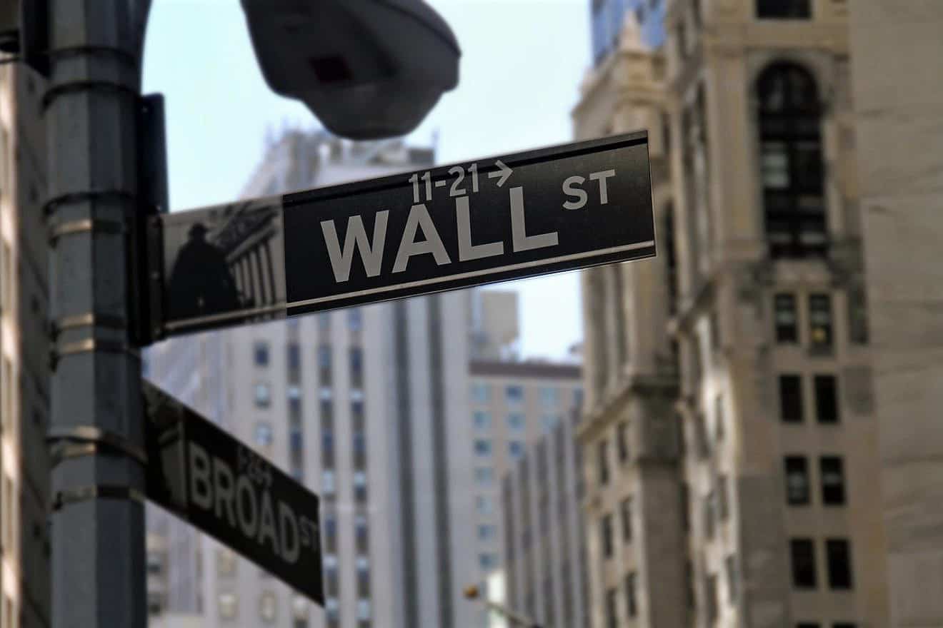 Corner of Wall and Broad streets. Credit: Pixabay.