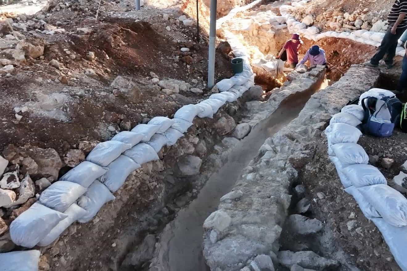 The Second Temple-era aqueduct in Givat HaMatos. Photo by Emil Aladjem/Israel Antiquities Authority.