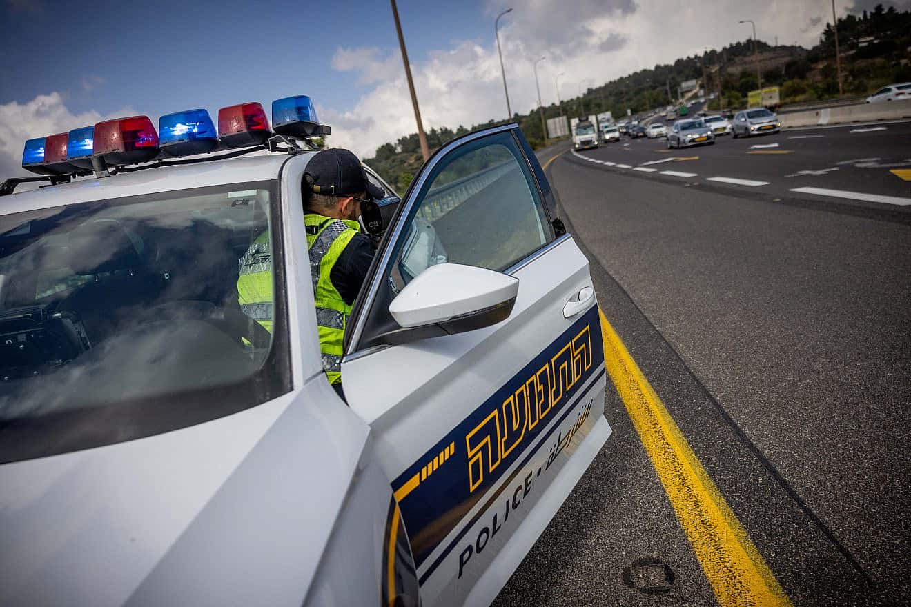 A Israeli Traffic Police officer, July 10, 2023. Photo by Chaim Goldberg/Flash90.