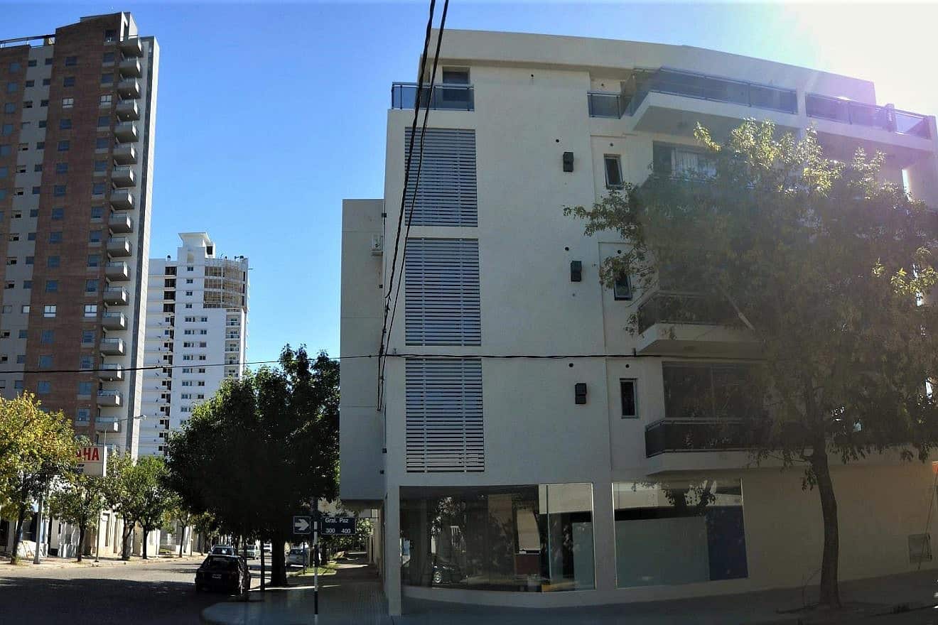 A view of the two highest towers in Rafaela at the intersection of General Paz Street and Mitre Avenue. Credit: 	Reinsalkas via Wikimedia Commons,