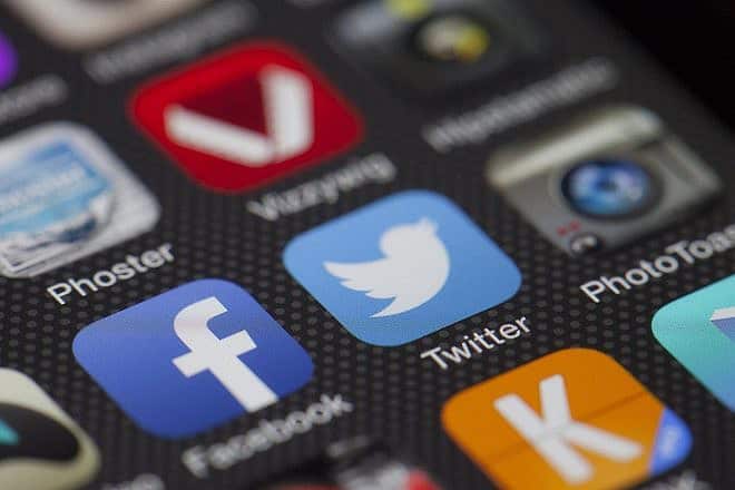 Social media. Credit: LoboStudioHamburg/Pixabay.
