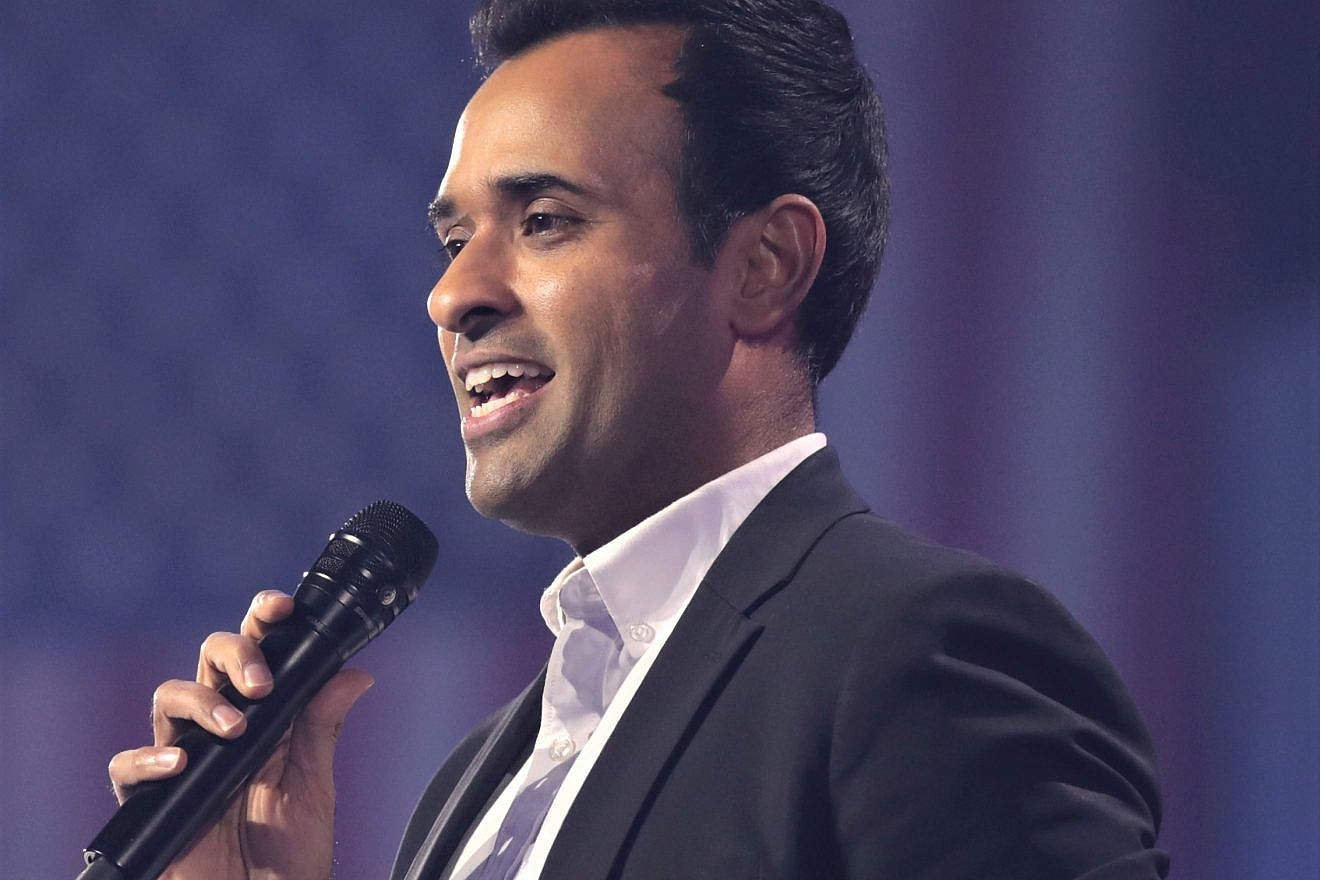 Vivek Ramaswamy speaking with attendees at the 2022 AmericaFest at the Phoenix Convention Center in Arizona on Dec. 19, 2022. Credit: Gage Skidmore via Wikimedia Commons.