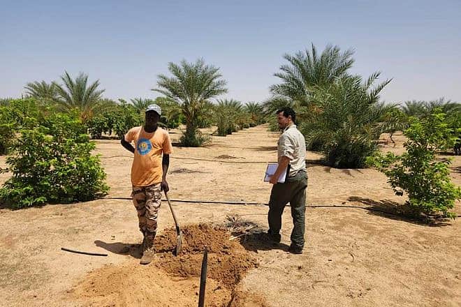 A member of the Keren Kayemeth LeIsrael delegation speak with a Chadian, August 2023. Credit: KKL-JNF.
