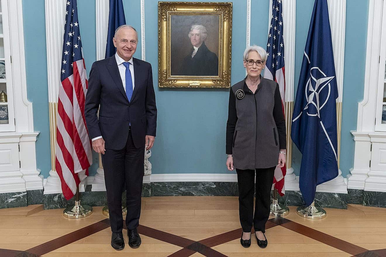 NATO Deputy Secretary-General Mircea Geoană meets with then-Deputy Secretary of State Wendy Sherman in Washington, May 10, 2022. Photo by Ron Przysucha/State Department via Wikimedia Commons.
