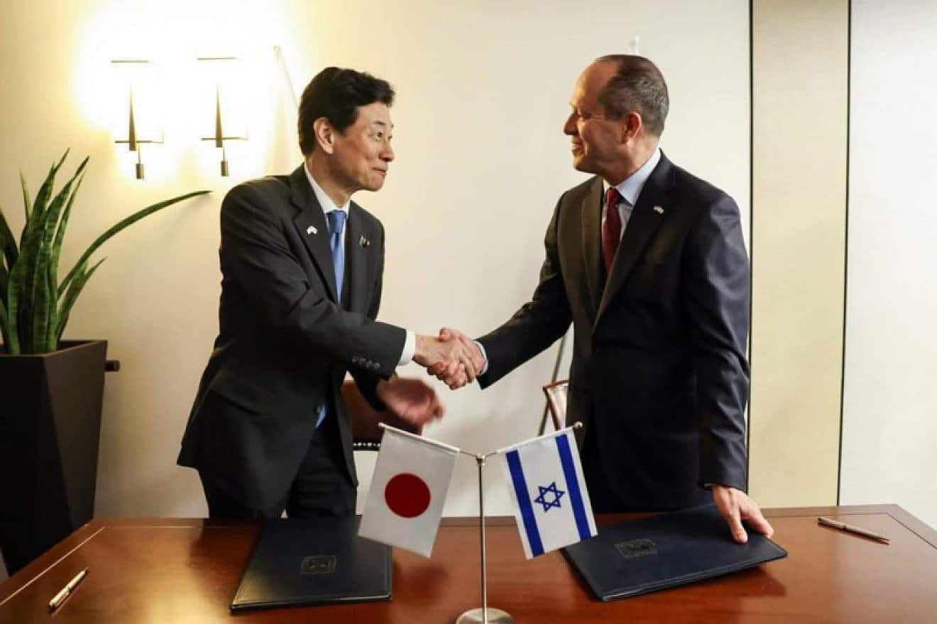 Japanese Economy, Trade and Industry Minister Yasutoshi Nishimura and Israeli Economy and Industry Minister Nir Barkat in Tel Aviv, Sept. 4, 2023. Photo by Ariel Zenberg/GPO.