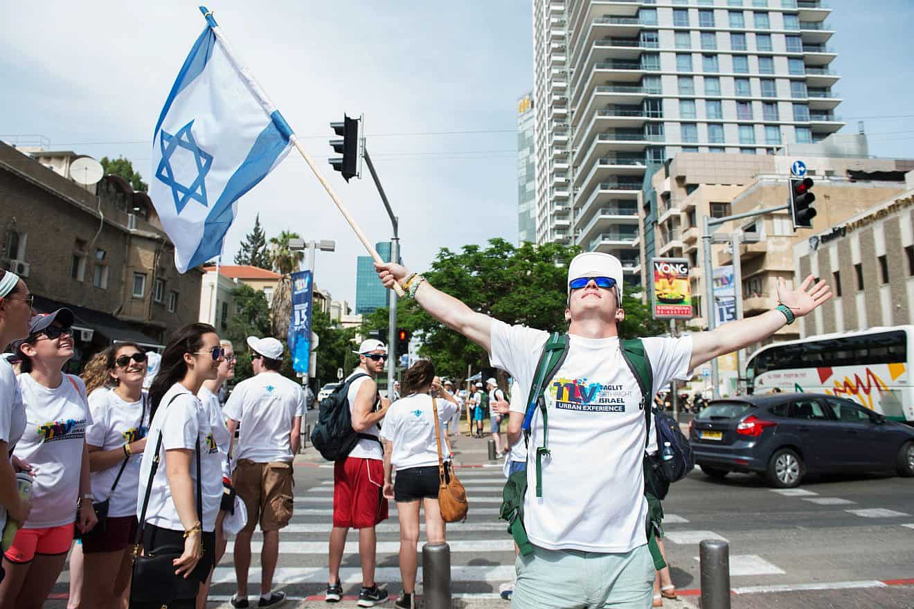 A Birthright Israel group. Credit: Courtesy.