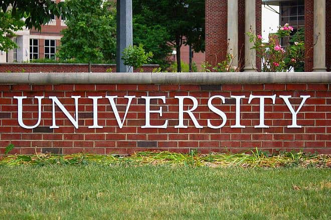 College campus. Credit: An Nguyen/Shutterstock.