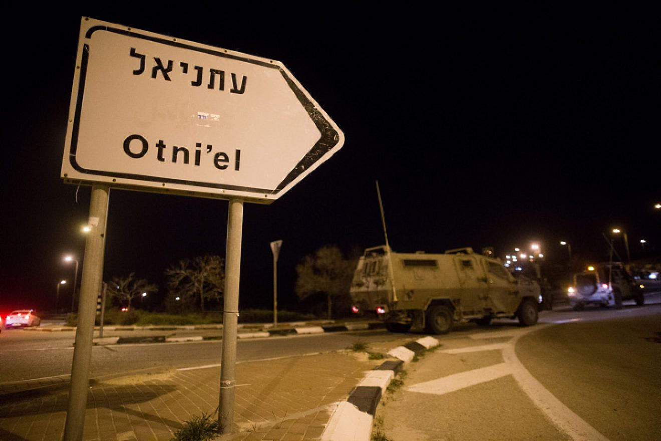 Israeli security personnel near the Otniel in the South Hebron Hills, Jan. 17, 2016. Photo by Yonatan Sindel/Flash90.