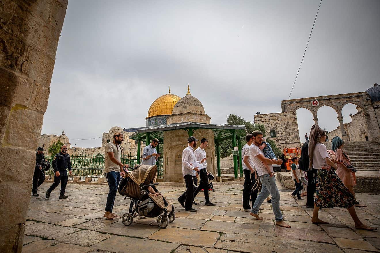 Israeli security personnel stand guard while Jews visit the Temple Mount in Jerusalem, June 8, 2023. Photo by Jamal Awad/Flash90.