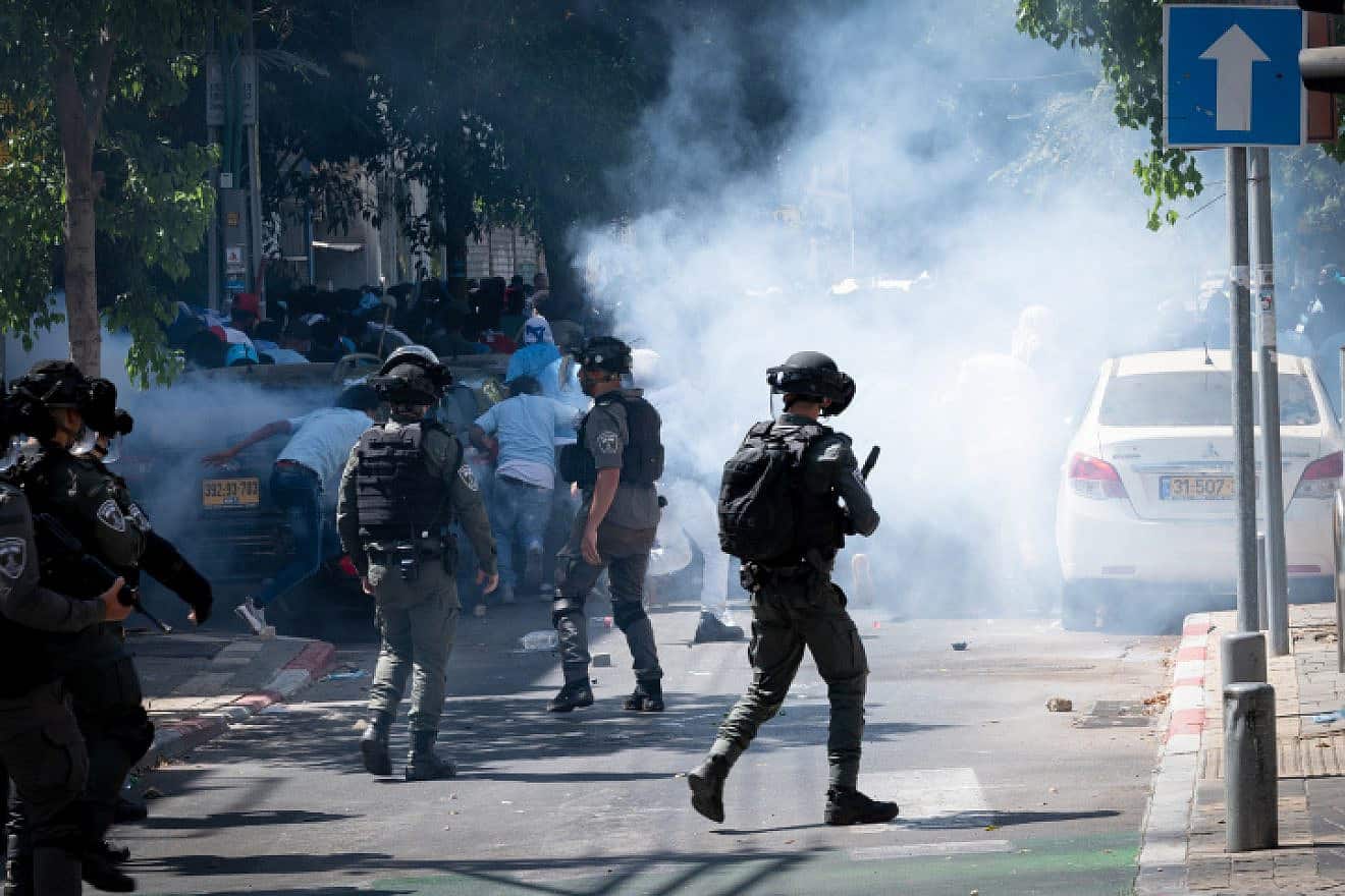Eritrean asylum seekers who oppose the regime in Eritrea and pro regime activists clash with Israeli police in South Tel Aviv, Sept. 2, 2023. Photo by Omer Fichman/Flash90.