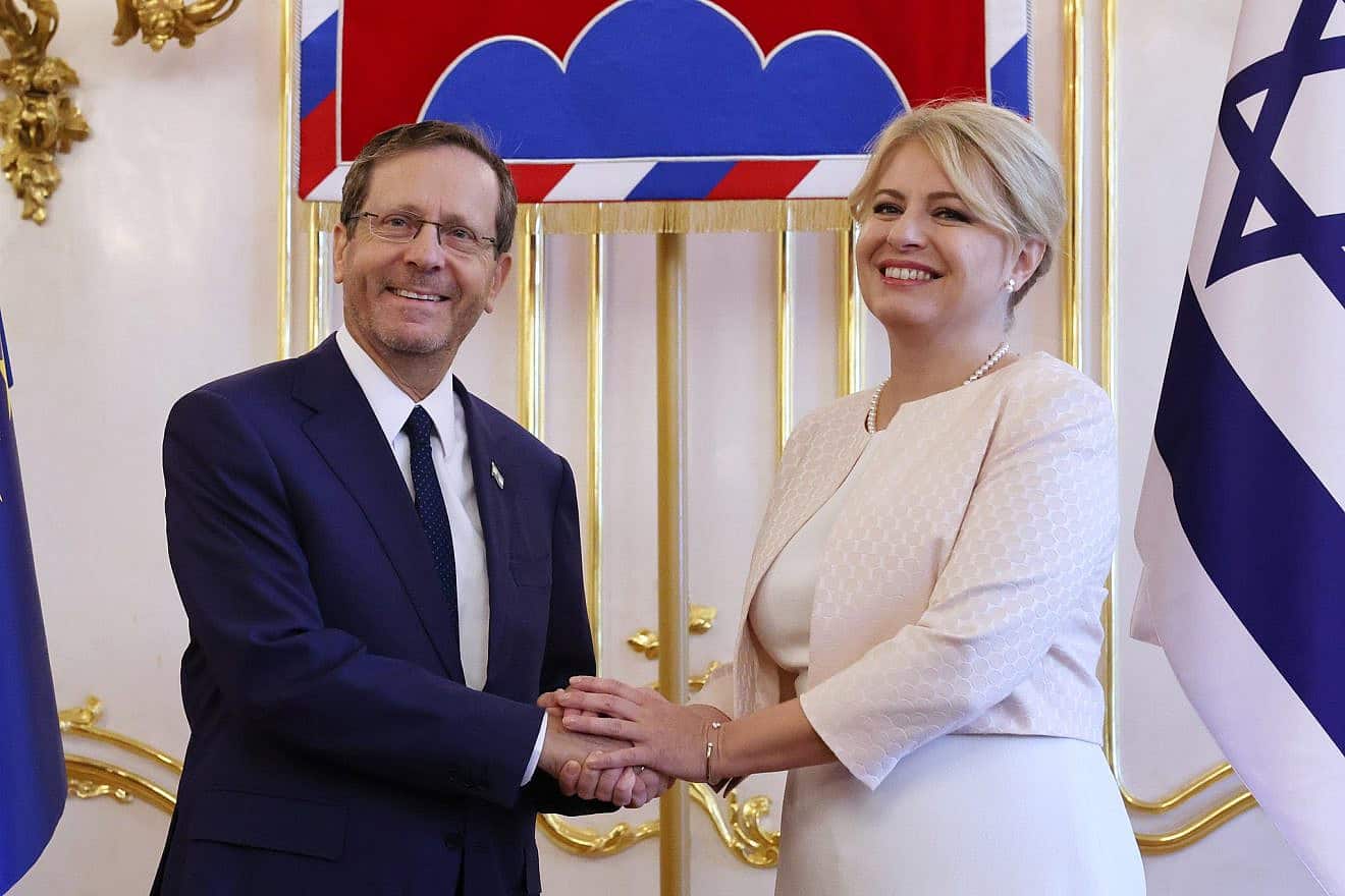 Israeli President Isaac Herzog is received by his counterpart Zuzana Caputova at Grassalkovich Palace in Bratislava, Slovakia, Sept. 4, 2023. Photo by Kobi Gideon/GPO.