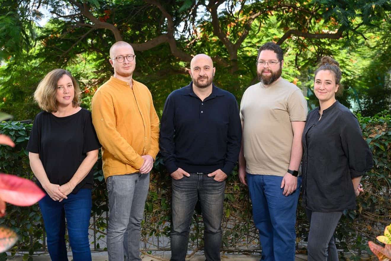 Weizmann Institute professor Jacob Hanna (center) with his research team. Photo by the Weizmann Institute.