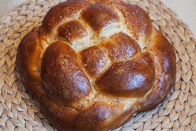Round challah for the Jewish High Holidays. Credit: Melissa Highton via Wikimedia Commons.