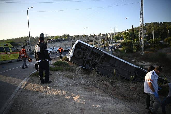 A bus filled with children rolled over at the Eshtaol intersection near Beit Shemesh, Israel, on Sept 27, 2023. Photo by Yoav Dudkevitch/TPS.