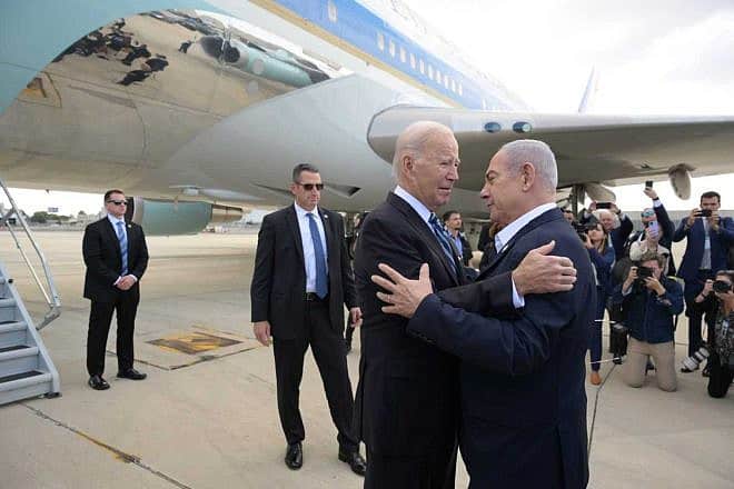 Prime Minister Benjamin Netanyahu welcomes President Joe Biden at Ben-Gurion Airport, Oct. 18, 2023. Photo by Avi Ohayon/GPO.