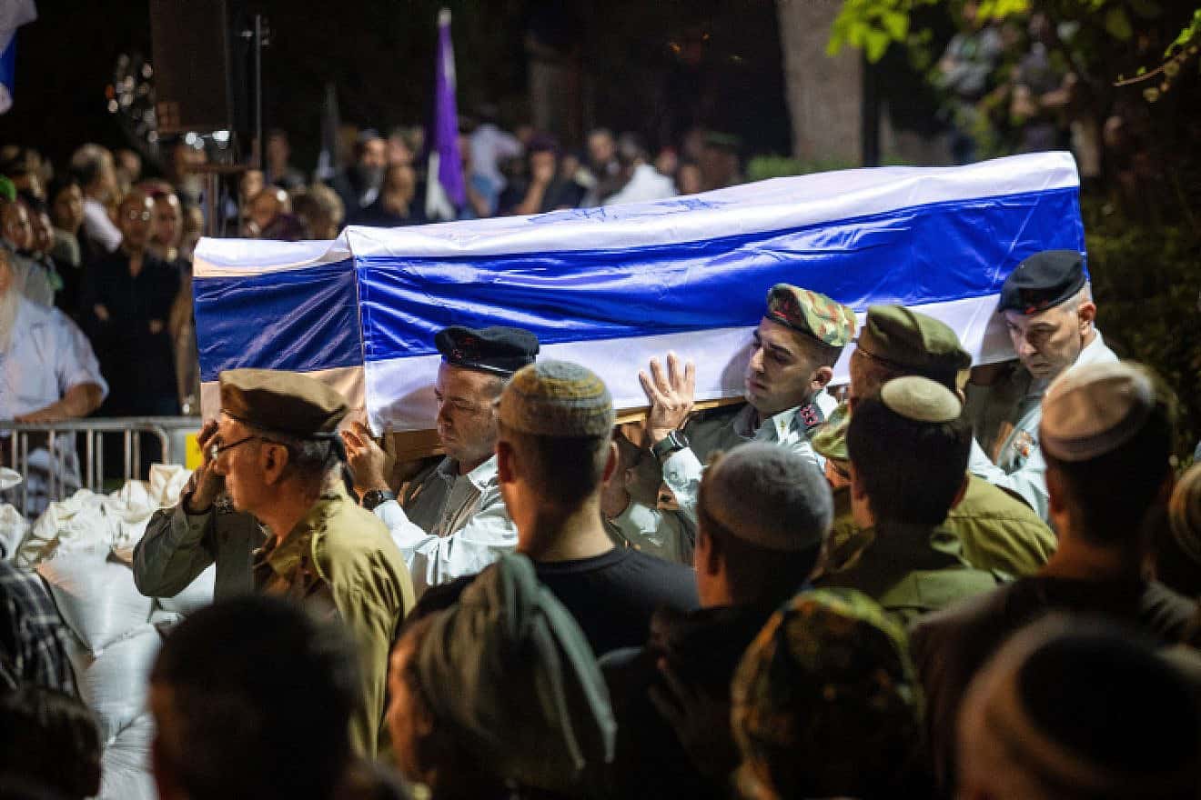 The funeral of IDF Col. Jonathan Steinberg at Mount Herzl military cemetery in Jerusalem on Oct. 8, 2023. Photo by Oren Ben Hakoon/Flash90.