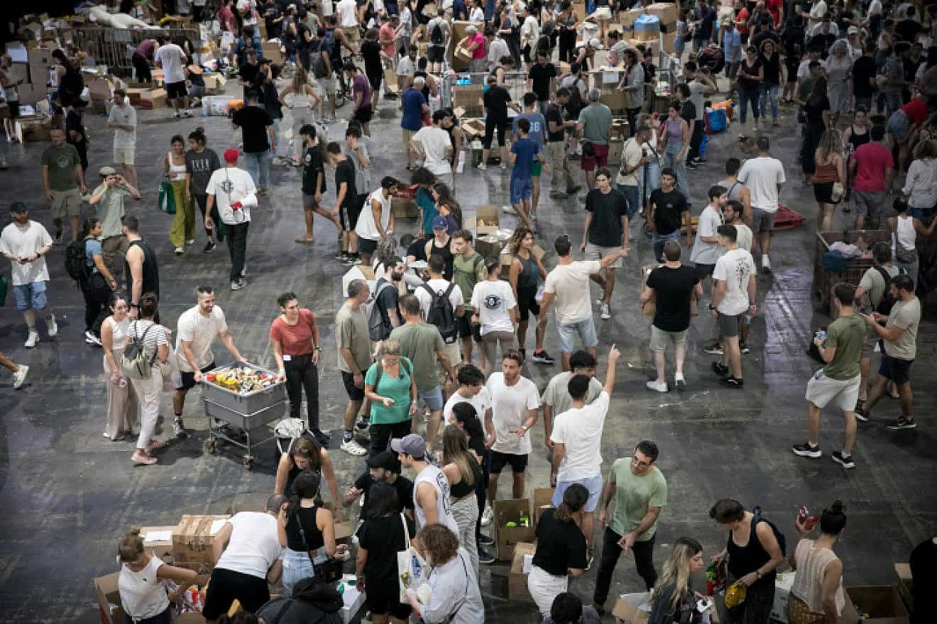 Israeli citizens pack donations of food and other necessities for Israeli soldiers and citizens in the south, in Tel Aviv, Oct. 9, 2023. Photo by Miriam Alster/Flash90.