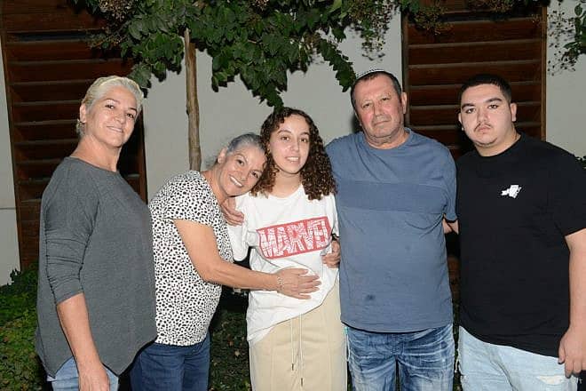 Pvt. Uri Magidish is reunited with her family, Oct. 30, 2023. Credit: Israel Security Agency (Shin Bet).