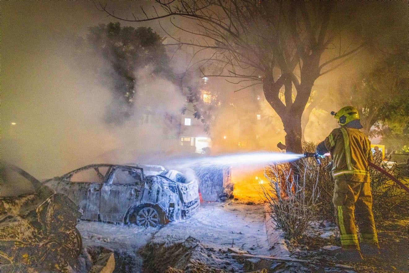 Firefighters battle flames a Gazan rocket started in a residential area of Rishon Letzion, Oct. 7, 2023. Photo by Yossi Aloni/Flash90.