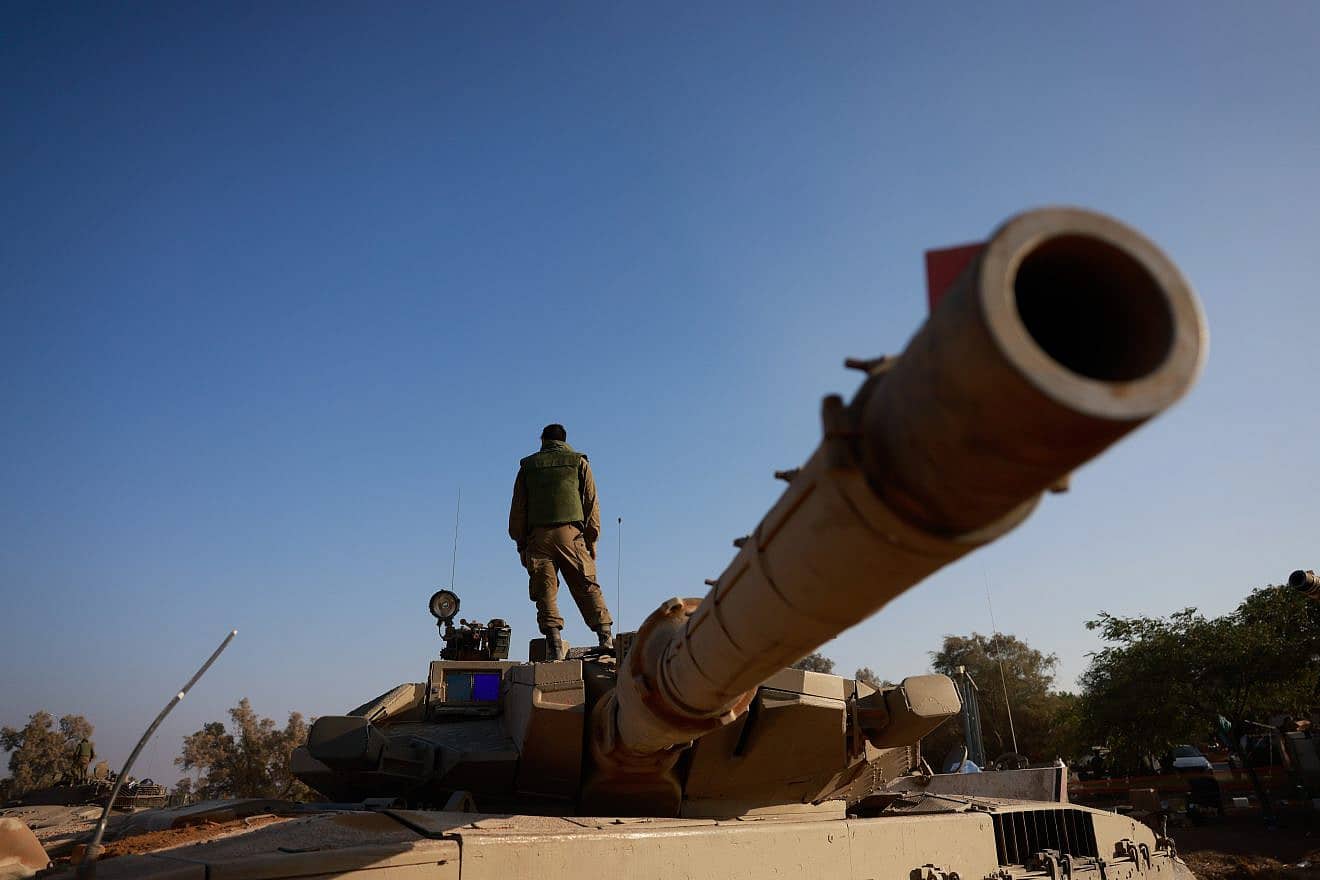 Israeli soldiers seen at a staging area near the southern Israeli border with Gaza, October 12, 2023. Photo by Chaim Goldberg/Flash90 *** Local Caption *** 
ישראל

צבא
תותח
חיילים
דרום
מלחמה