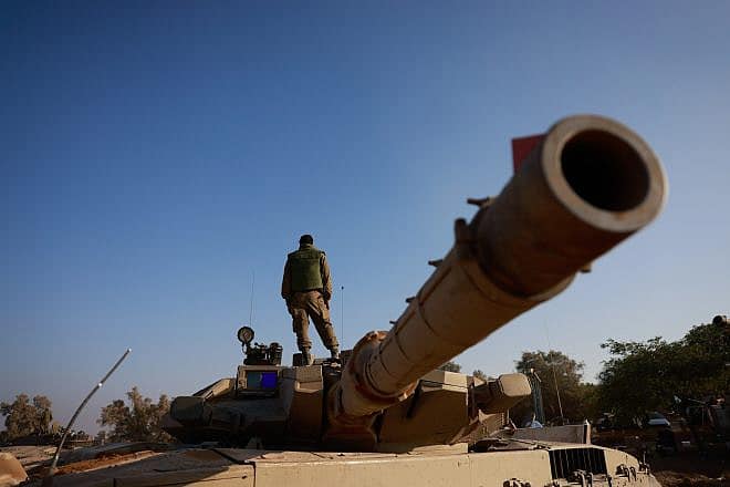 Israeli soldiers seen at a staging area near the southern Israeli border with Gaza, October 12, 2023. Photo by Chaim Goldberg/Flash90 *** Local Caption *** 
ישראל

צבא
תותח
חיילים
דרום
מלחמה