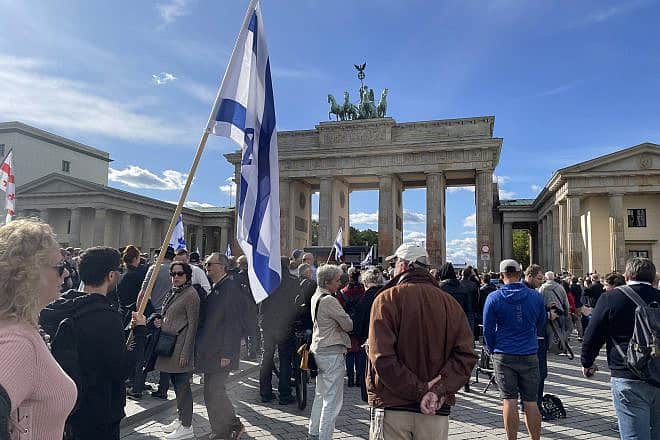 A pro-Israel rally in Berlin on Oct. 8, 2023. Photo by Orit Arfa.