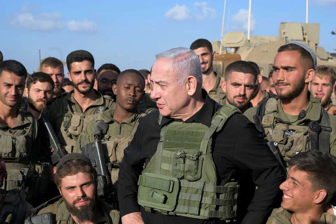 Prime Minister Benjamin Netanyahu visits IDF soldiers at the Gaza front, Oct. 19, 2023. Photo by Avi Ohayon/GPO.