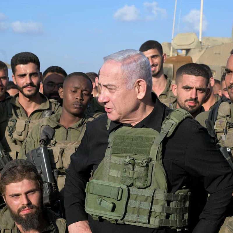 Prime Minister Benjamin Netanyahu visits IDF soldiers at the Gaza front, Oct. 19, 2023. Photo by Avi Ohayon/GPO.