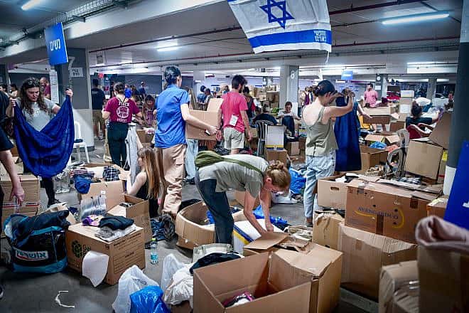 Israeli citizens in Tel Aviv pack donations of food and other necessities for soldiers in the Israel Defense Forces and citizens in the south on Oct. 15, 2023. Photo by Avshalom Sassoni/Flash90.