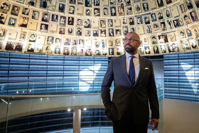 British Foreign Secretary James Cleverly visits Yad Vashem in Jerusalem, Sept. 11, 2023. Photo by Yonatan Sindel/Flash90.