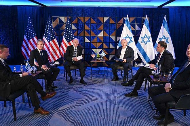 From left: U.S. National Security Advisor Jake Sullivan, U.S. Secretary of State Antony Blinken, U.S. President Joe Biden, Israeli Prime Minister Benjamin Netanyahu, Israeli Strategic Affairs Minister Ron Dermer and Israeli National Security Adviser Tzachi Hanegbi gather in Tel Aviv to discuss the war with Hamas in the Gaza Strip, Oct. 18, 2023. Credit: Avi Ohayon/GPO.