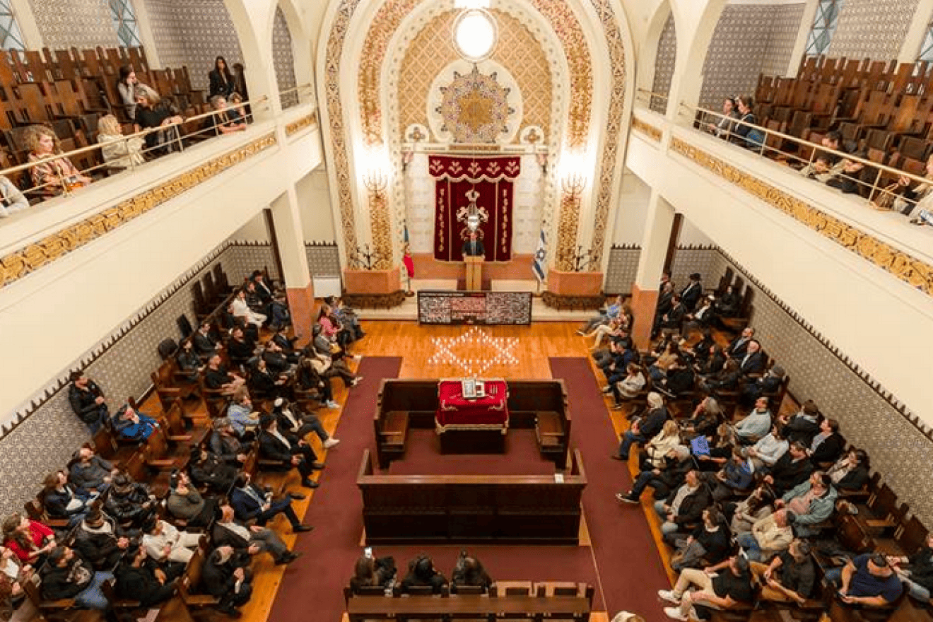 A presentation by Israel's Ambassador to Portugal Dor Shapira. Credit: Courtesy of the Portuguese Jewish News.