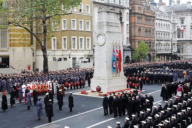 Armistice Day crowds in London honoring veterans who fought for the United Kingdom, Nov. 14, 2010. Credit: Sgt. Dan Harmer RLC via Wikimedia Commons.