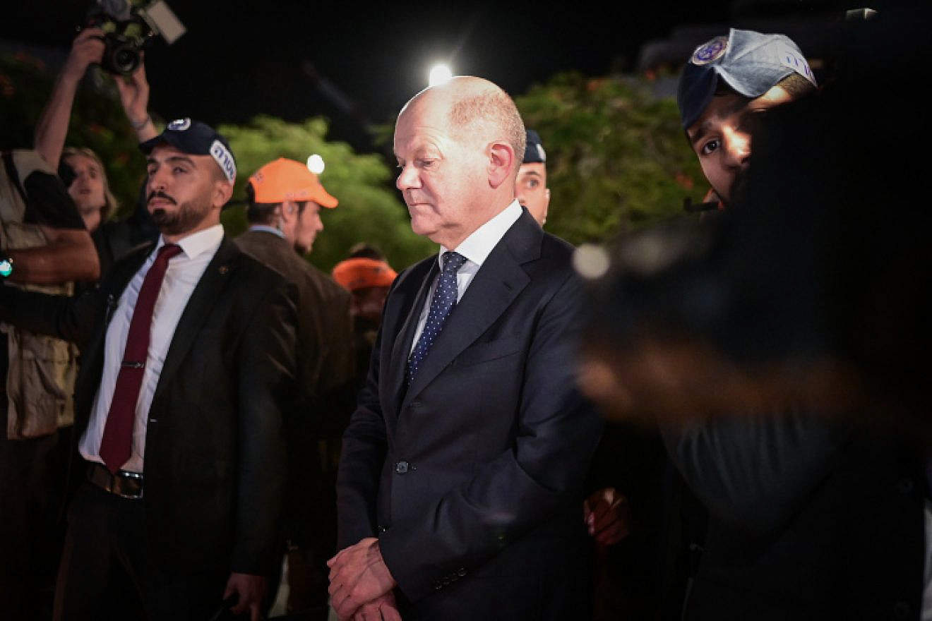 German Chancellor Olaf Scholz lights a candle in memory of Israelis murdered by Hamas, Oct. 17, 2023. Photo by Avshalom Sassoni/Flash90.