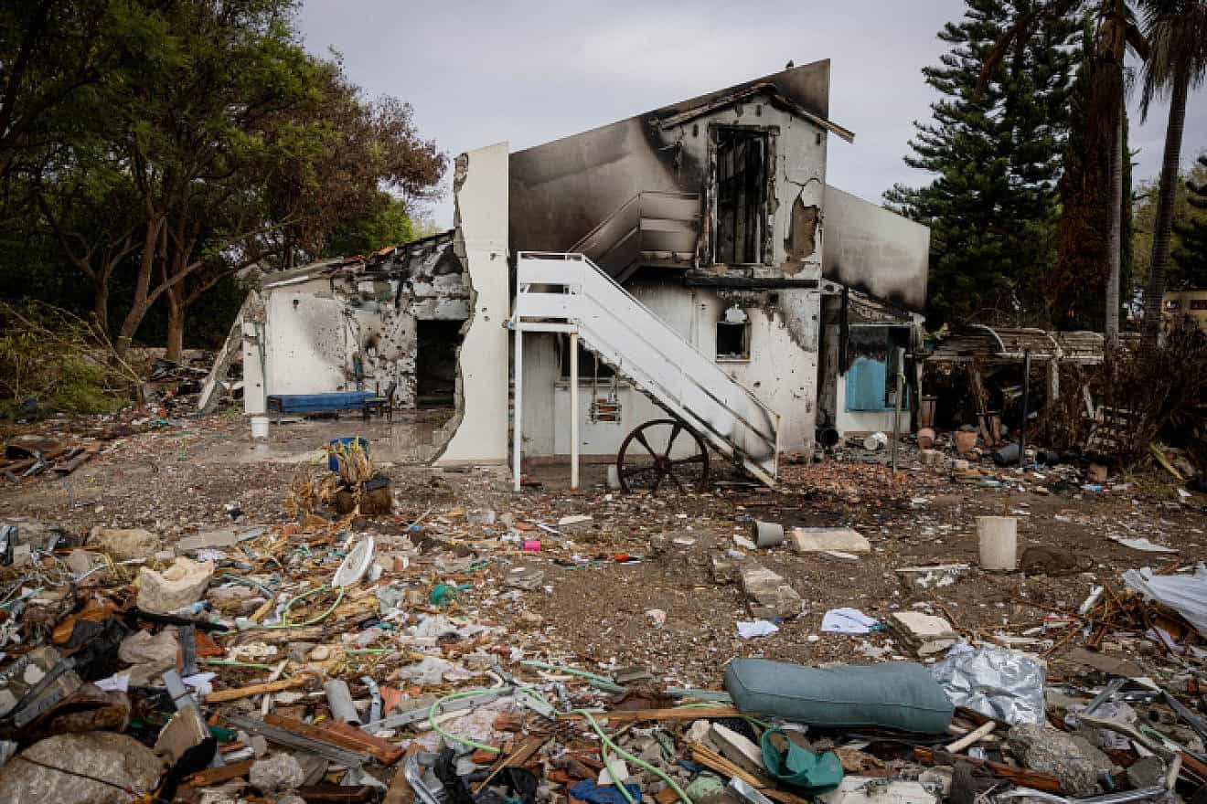 The house in Kibbutz Be'eri where the remains of Liel Hetzroni, 12. were found, Nov. 19, 2023. Photo by Chaim Goldberg/Flash90.