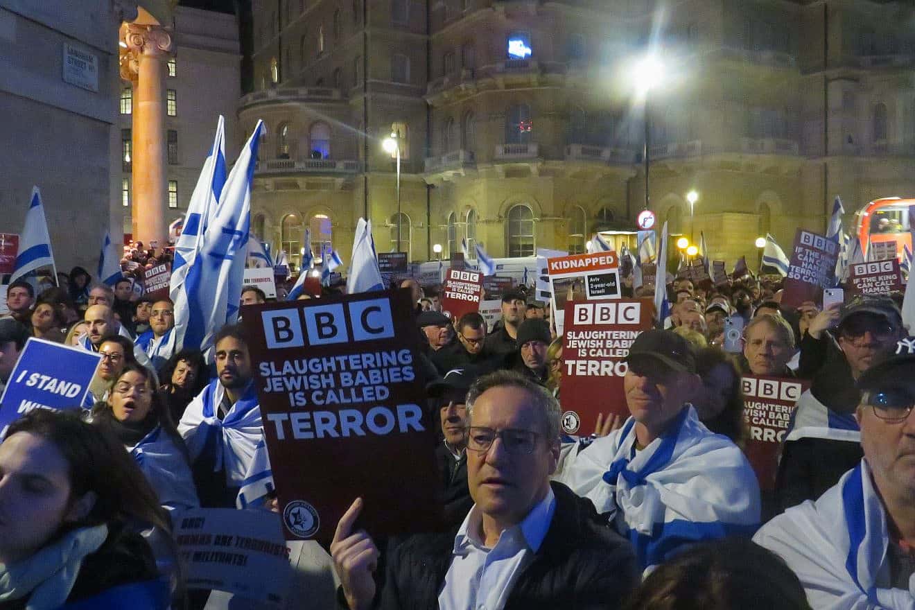A protest in front of “BBC” headquarters after the Oct. 7 massacre in southern Israel and the refusal of the news outlet to call Hamas a terrorist organization, Oct. 16, 2023. Photo by Nizzan Cohen via Wikimedia Commons.