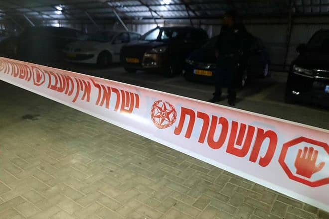 Israeli Police officers at the scene of a criminal shooting in Qiryat Ono, near Haifa, Nov. 2, 2022. Photo by Eitan Elhadez/TPS.
