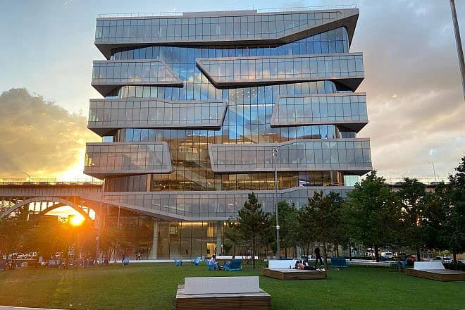Columbia Business School's Henry Kravis Hall in Manhattanville, New York City. Credit: Here Now/Shutterstock